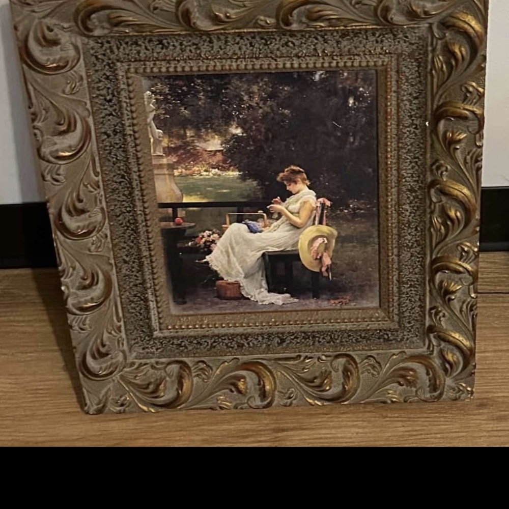 Elegant Gold and Brown Ornate Picture Frame